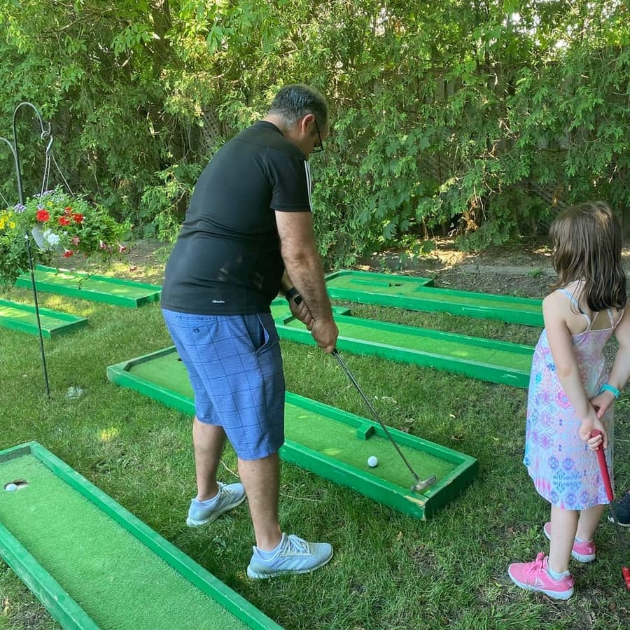 Mini Golf (9 Holes)