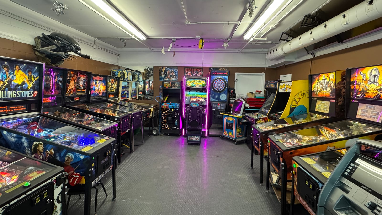 Pinball Outlet showroom filled with glowing pinball and arcade machines